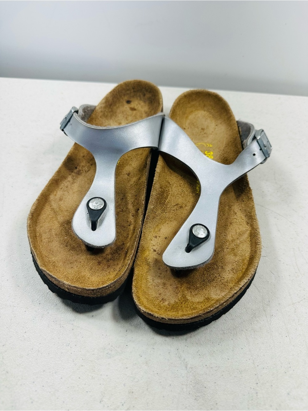 Birkenstock Women's 37/US 7Gizeh Flip-Flops Thong Sandals Silver Leather Nice! - Picture 2 of 6